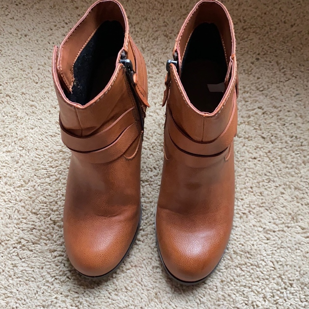 American Eagle Outfitters camel heeled boots